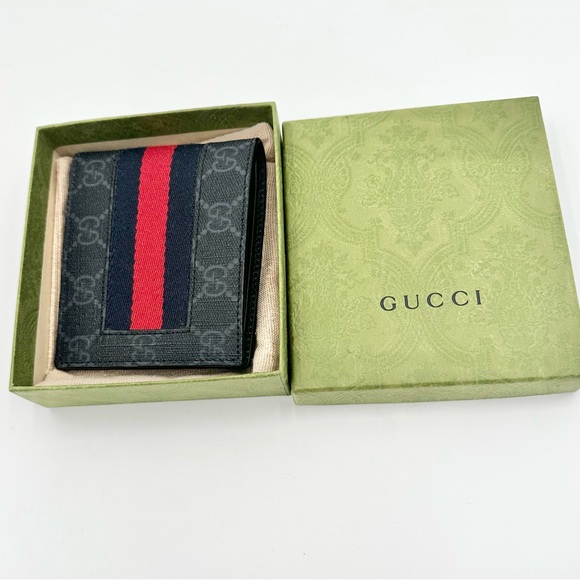 Gucci Supreme Bi fold Wallet - Picture 1 of 5